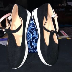 Brand New Easy Fit and Wear Sneaker/Walking Casual Summer Shoe